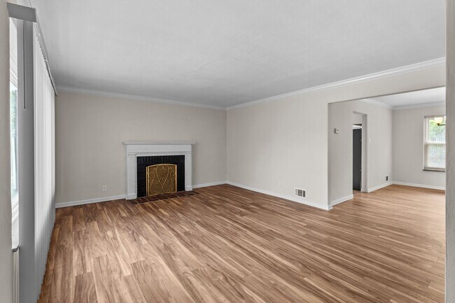 Building Photo - Charming University City Home in a Prime Location