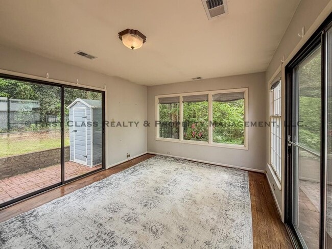 Building Photo - 500 Ashworth Rd