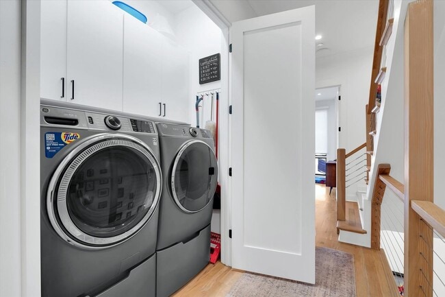 Building Photo - Stunning 3/2.5 Located on North Main Street, Downtown Greenville!