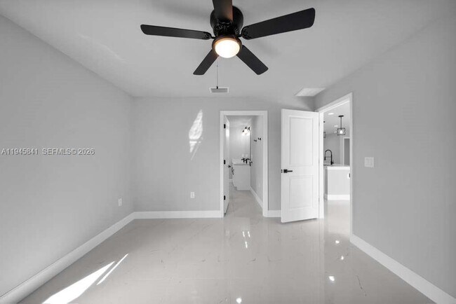 Building Photo - 3210 10th St SW