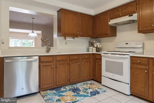 Building Photo - 619 Coral Reef Dr