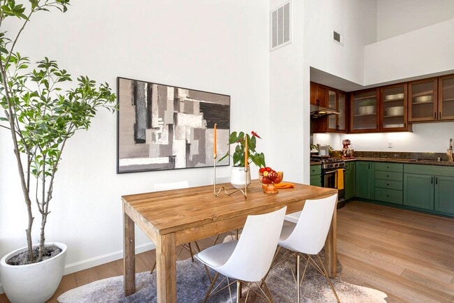 Building Photo - 1364 Powell St