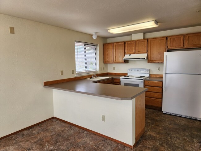 Building Photo - Top Floor Unit In Manette