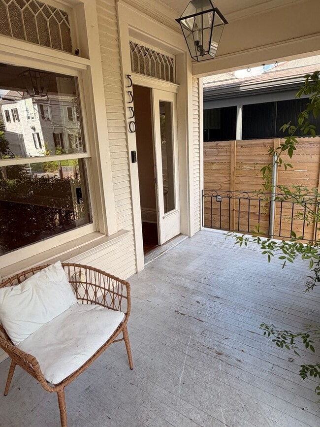 Building Photo - Gorgeous Two Story 3BD/2.5BA w/ Private Fenced in Backyard