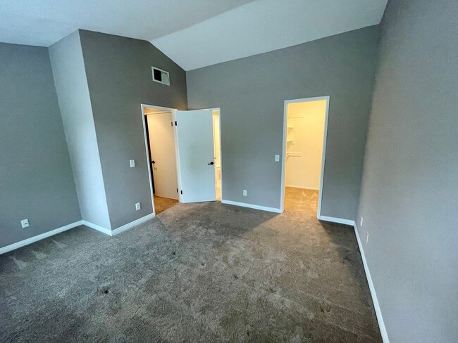 Building Photo - Gorgeous Condo for rent in Tustin Ranch