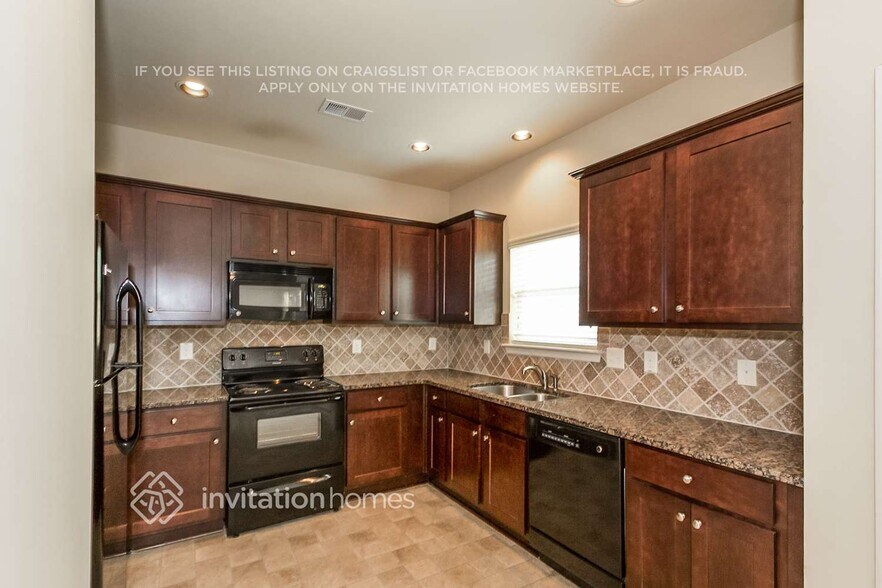 Building Photo - 384 Easley Dr SE
