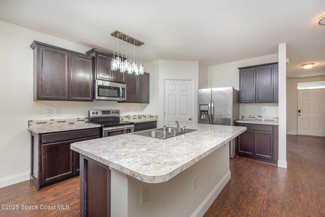 Building Photo - 2675 Falcon Ln