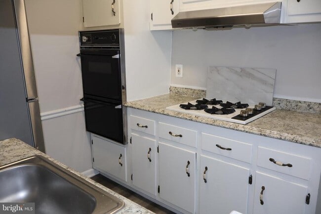 Building Photo - 4951 Americana Dr