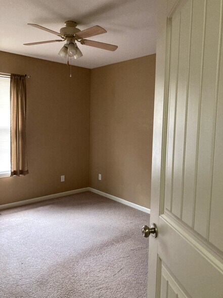 Building Photo - 900 Ashley Dr.