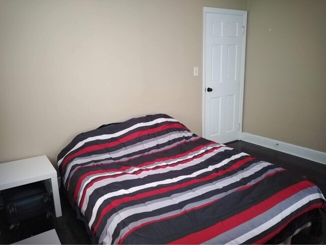 Bedroom - 5 Pomeroy Pl