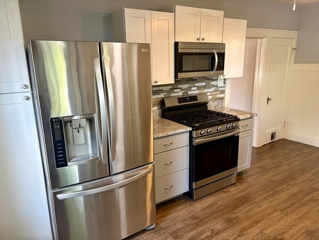 Building Photo - 4 Bedroom 1.5 Bath in Suburban SD- Large Yard/Deck and Garage