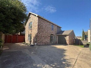 Building Photo - 3411 Briaroaks Dr