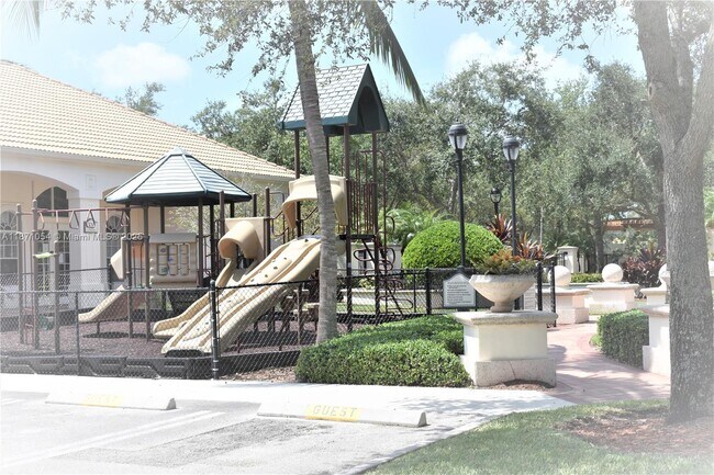 Building Photo - 1103 Myrtlewood Cir E