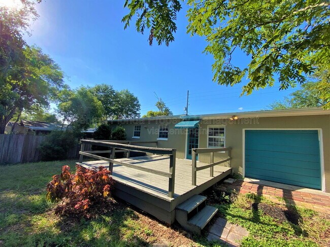 Building Photo - 256 E Crystal Lake St