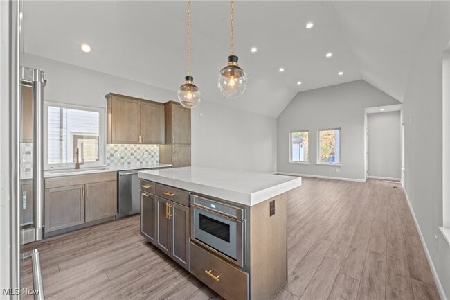 Building Photo - 1928 W 48th St