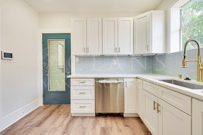 Building Photo - Charming 3 Bedroom, 2 Bathroom Two-Story H...