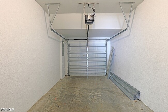 Building Photo - 3629 Pine Oak Cir