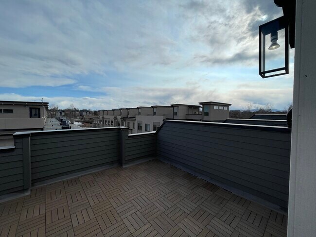 Building Photo - 1957 Eaton St