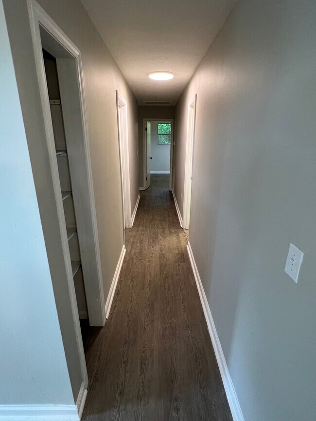 Building Photo - 724 Lanford Rd