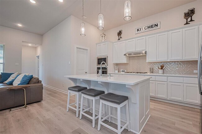 Building Photo - 4910 Tan Briar Dr