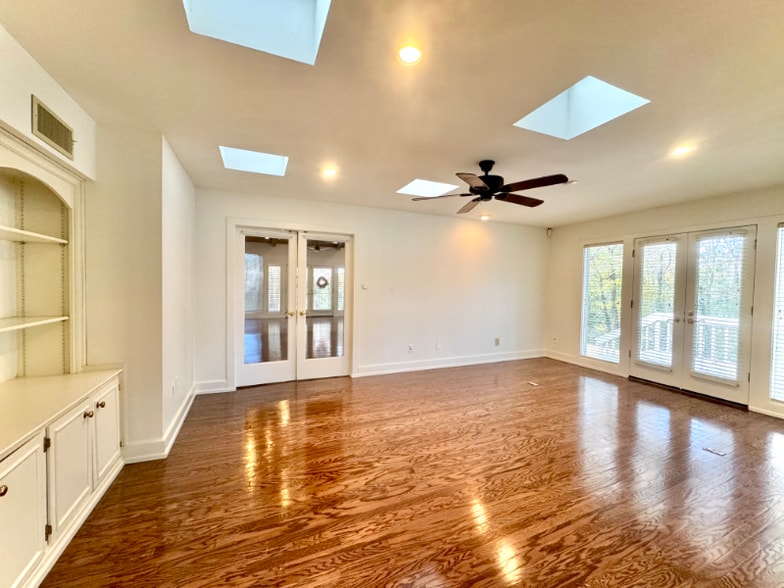 Building Photo - 1812 Seminole Rd