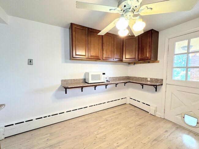 Building Photo - 207 Giffin Ave