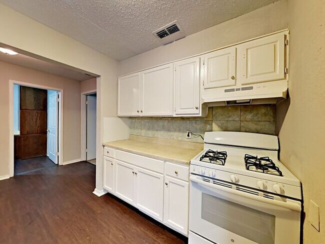 Building Photo - $1000 OFF 1st Month*. No App Fee