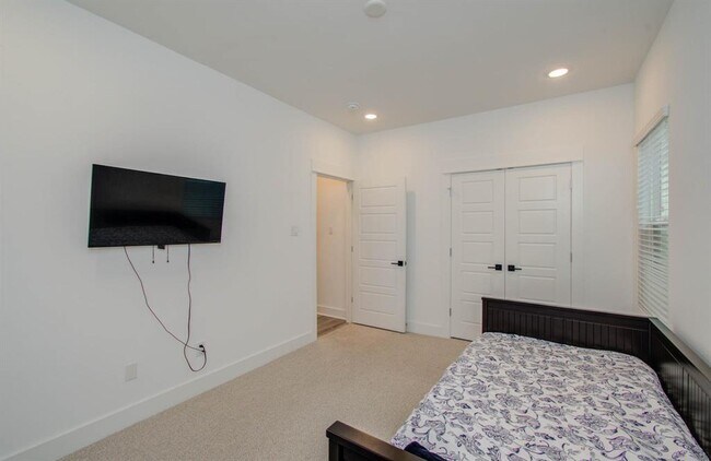 Building Photo - 970 Highland Sound Ln