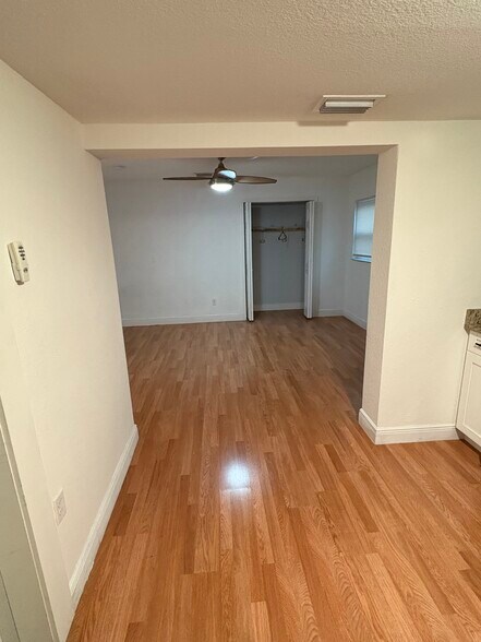Building Photo - 10918 N Hyacinth Ave