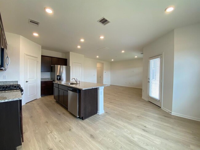 Building Photo - 404 Brody Ln