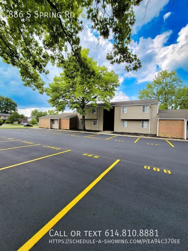 Building Photo - 886 S Spring Rd
