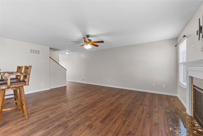 Building Photo - 467 Parkgate Dr