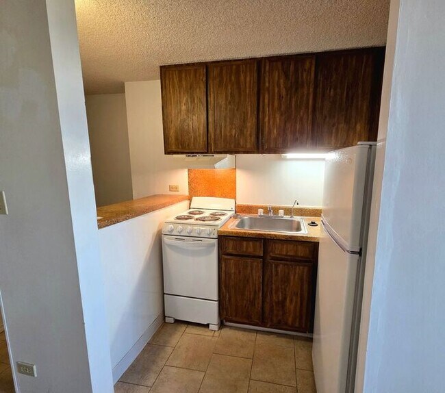 Building Photo - Pearlridge Square - Studio, 1 bath unit w/ 1 covered parking stall