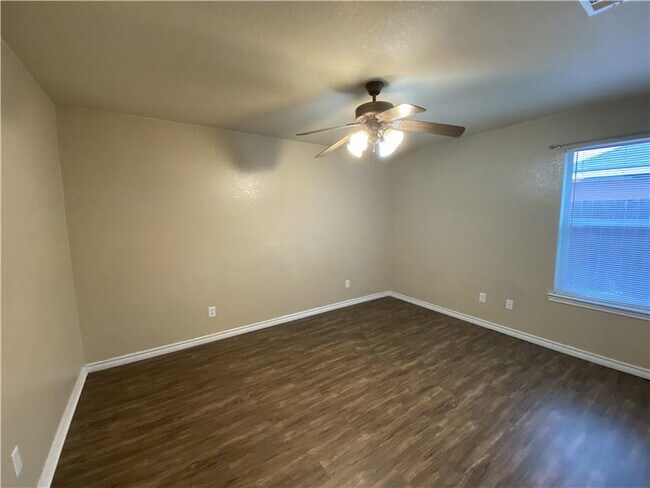 Building Photo - 2409 Gail Dr