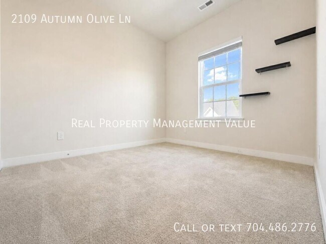 Building Photo - 2109 Autumn Olive Ln