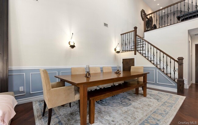 Building Photo - 847 E Broadway