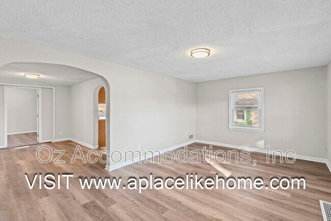 Building Photo - 2936 Stewart Ave