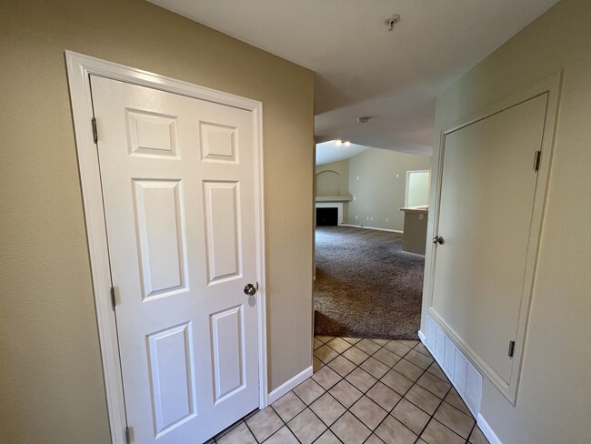 Building Photo - 5225 White Willow Dr