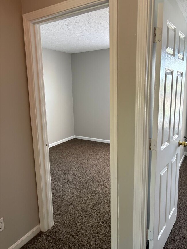 Building Photo - Charming 3-Bedroom Home in Fountain Square – Prime Location Near I-65!