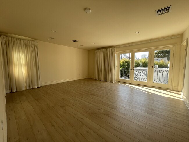 Building Photo - 10567 Holman Ave