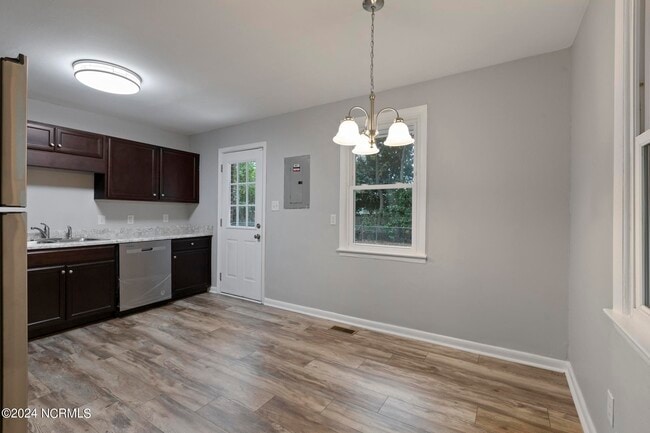 Building Photo - 124 Kitt Dr