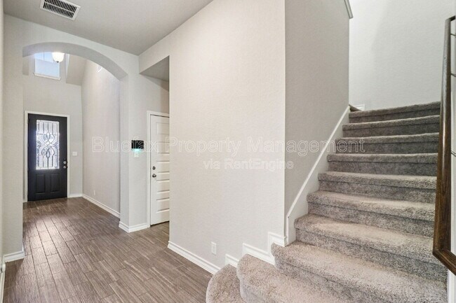 Building Photo - 10208 High Noon Dr