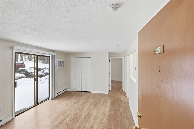 Building Photo - 386 Great Rd