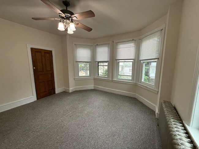 Building Photo - Studio Apartment Available Now