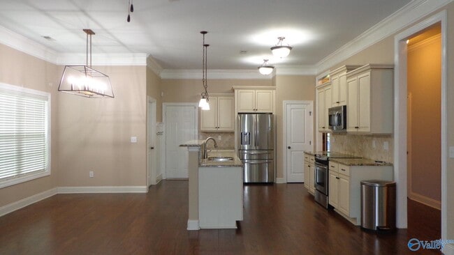 Building Photo - 2444 Bell Manor Dr SW