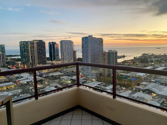 Primary Photo - 725 Kapiolani Blvd