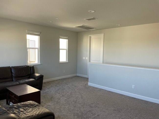 Building Photo - 8665 Mahonia Dr