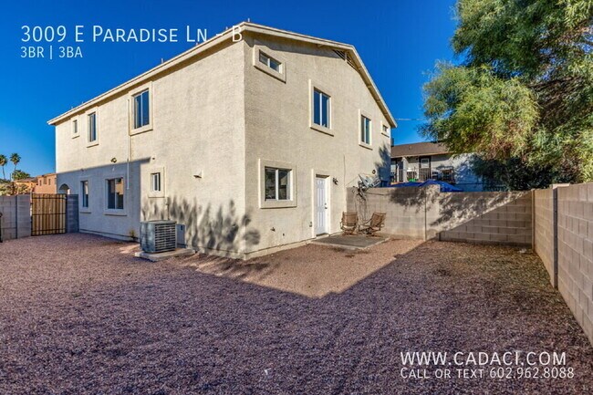 Building Photo - 3009 E Paradise Ln