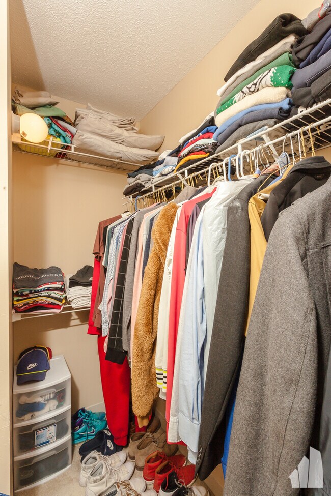 Building Photo - 222 N Columbus Dr