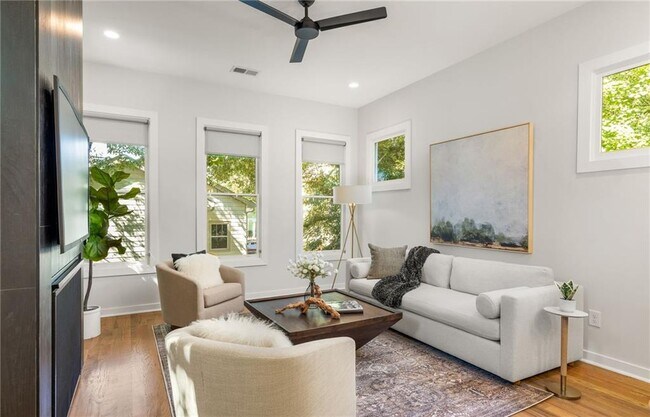 Building Photo - 654 Woodward Ave SE